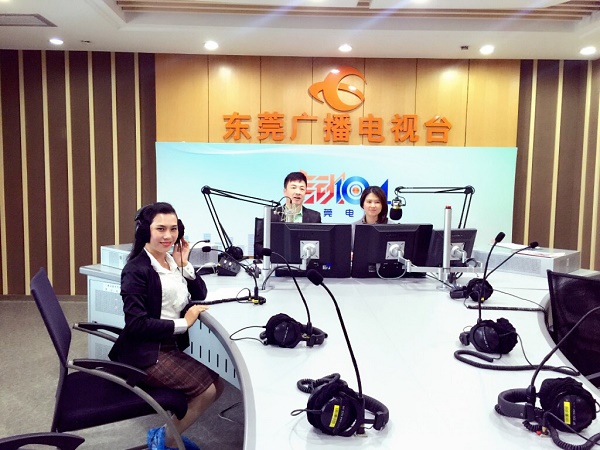 英硕包装总经理接受东莞电台采访.jpg 英硕包装总经理接受东莞电台采访.jpg