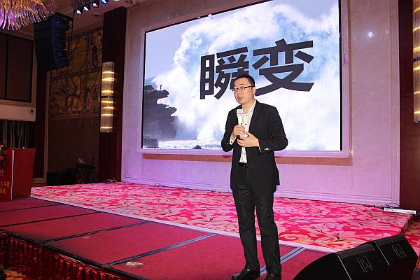 王鹏飞老师上台分享.jpg 王鹏飞老师上台分享.jpg